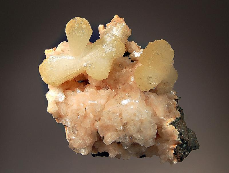 0866 Stilbite on Heulandite.jpg