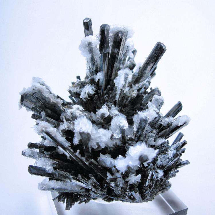 2519-1024-stibnite1.jpg