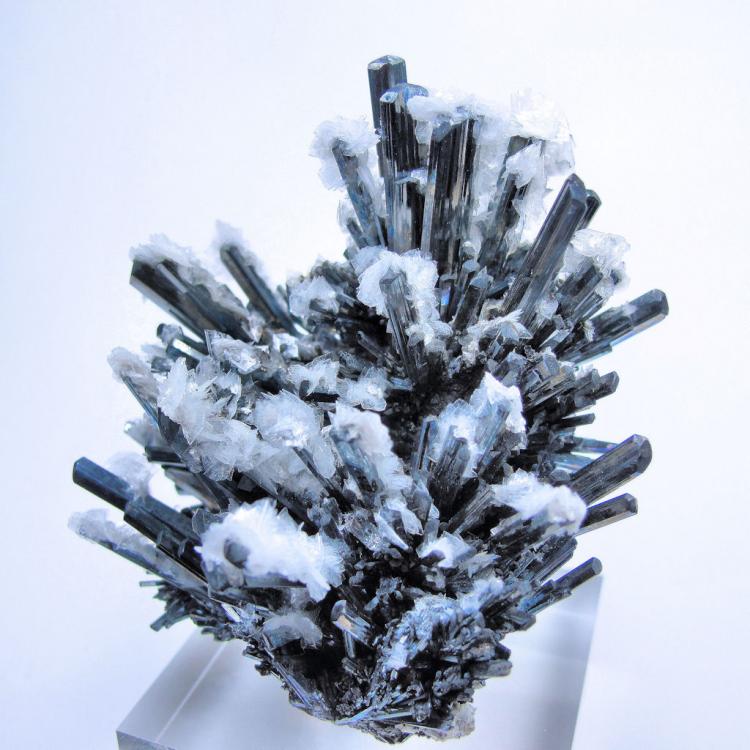 2519-1024-stibnite2.jpg