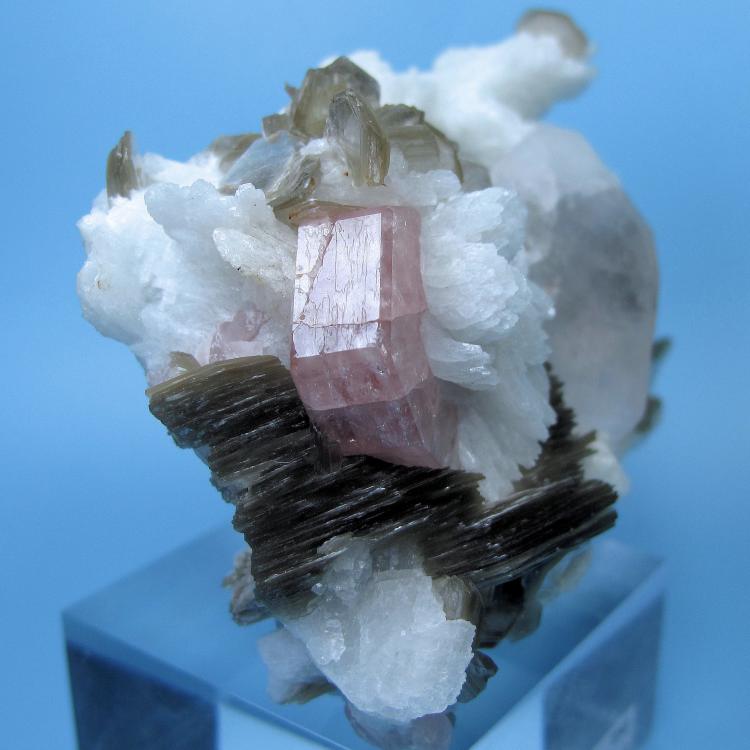 7243M-apatite3.jpg