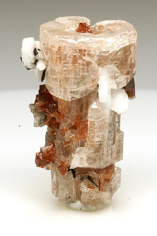 Apatite w spessartine - Pakistan.jpg