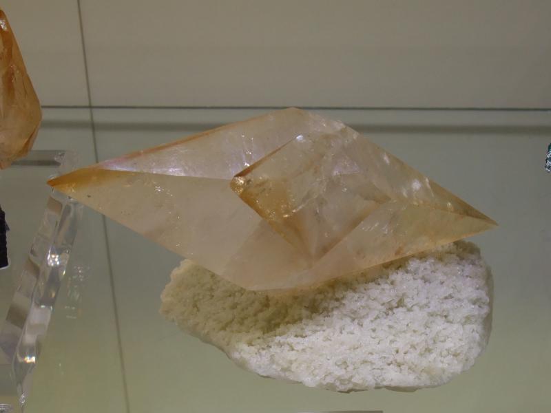 Calcite Approx 17cm long.JPG