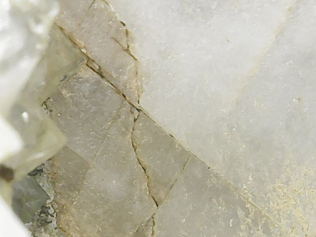 Close-up of Cube mineral 1.jpg