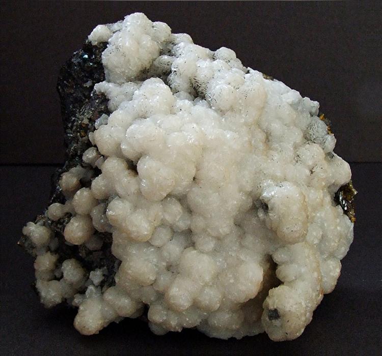 Dolomite etc on mixed sulphides (1).jpg