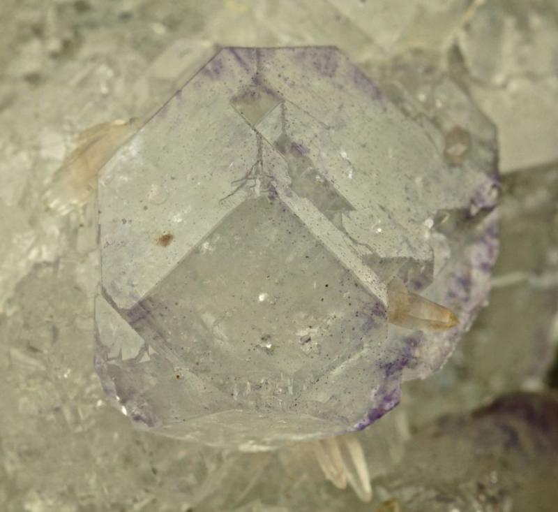 Fluorite spinel twin Naica 4.jpg