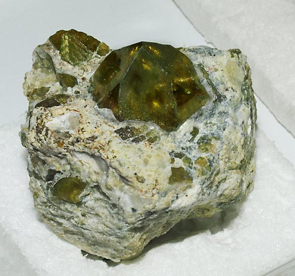 Grossular Tsavorite Folch Madagascar.jpg