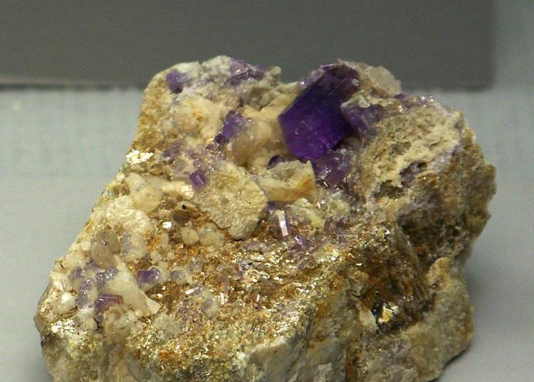 kinglithia_fluorapatite.jpg