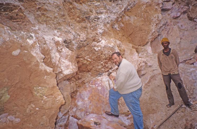 Madagascar - Betafo area near Mahaiza village_Rose Quartz mine_1999_178.jpg