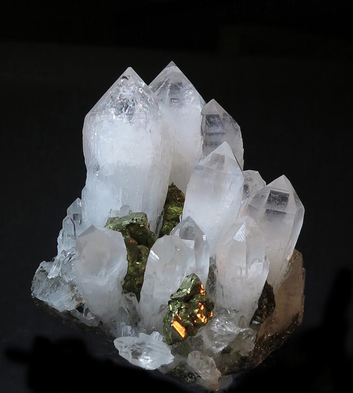 Quartz.Chalcopyrite3.jpg