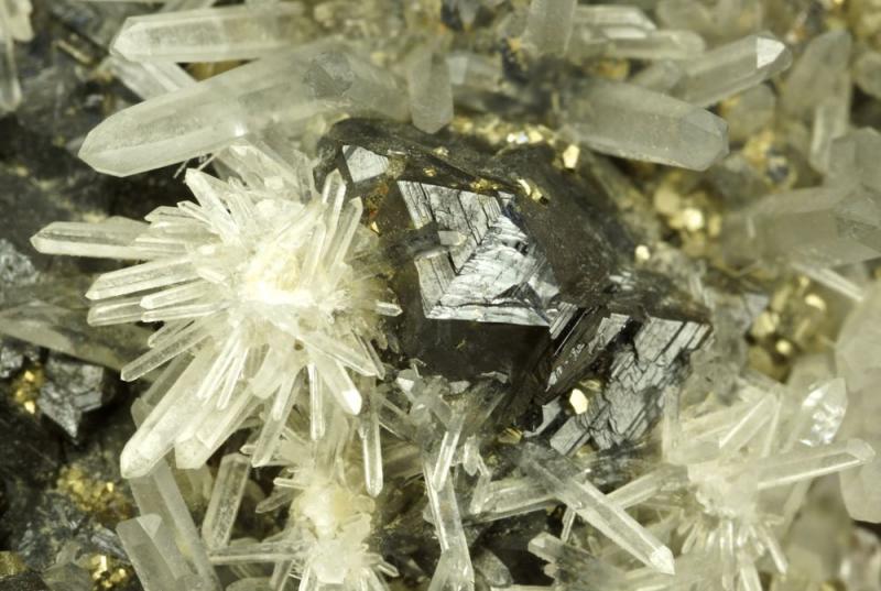 Sphalerite spinel twin.jpg