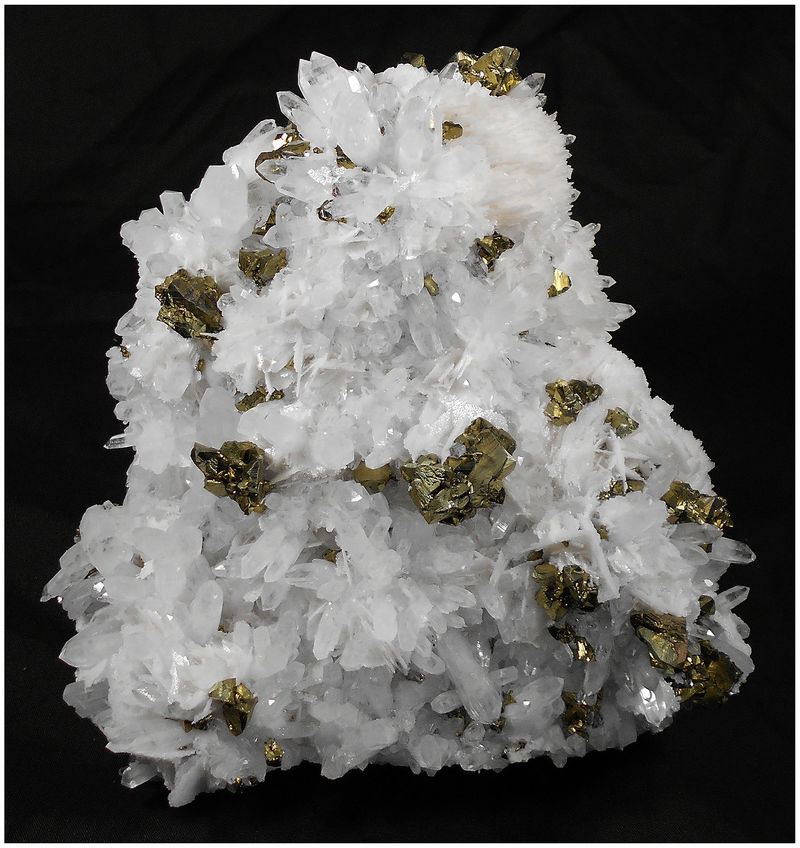 01 - CHALCOPYRITE, QUARTZ AND CALCITE - DISPLAY 2.jpg