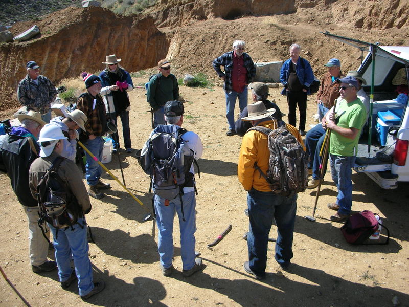 086 safety meeting on site.JPG