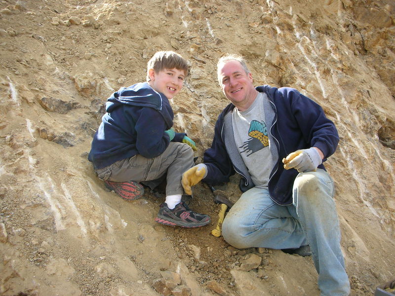 140 Jack & Floyd digging an excellent amethyst point.JPG