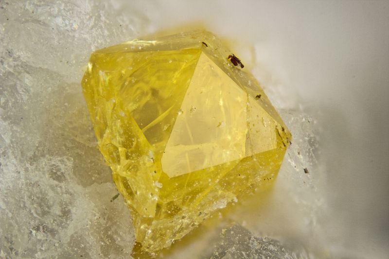 1589-zircon.jpg