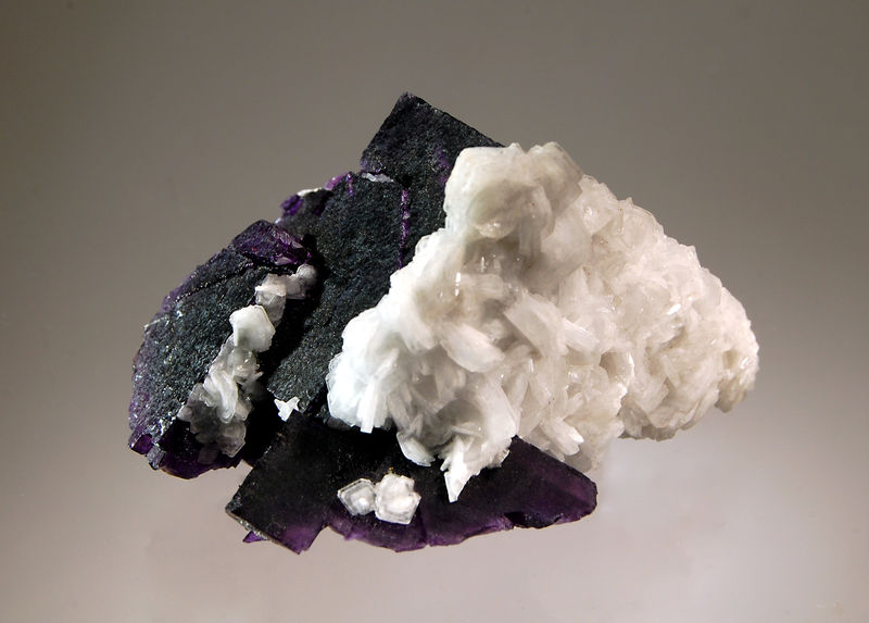 2407 Barite on fluorite.jpg