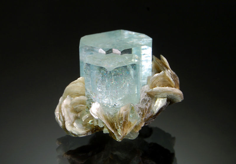 2516 Beryl var. aquamarine -Nagar, Hunza Valley, Gilgit-Baltistan, Pakistan.jpg