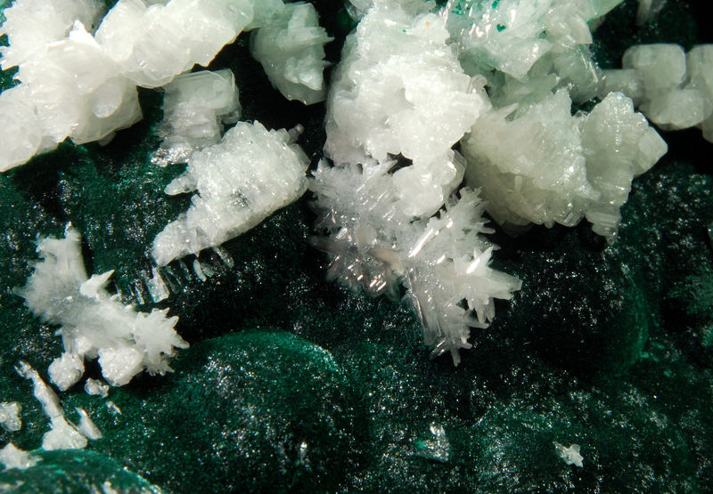 2710 Cerussite on malachite - Palabanda, Pool Dept., Rep. of Congo.jpg