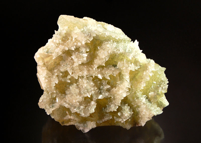 2712 Calcite on fluorite - Matagalls Mine, Girona, Catalonia, Spain.jpg