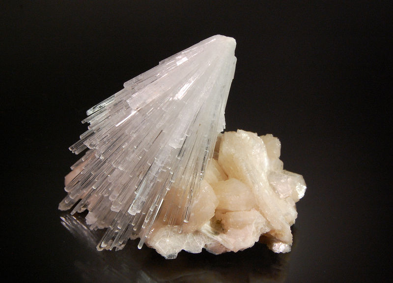 2793 Scolecite - Nashik District, Maharashtra, India.jpg