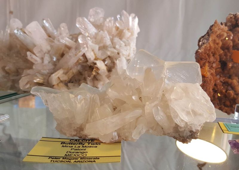 33 - Calcite twin Mina La Mosca Patoni DGO.jpg