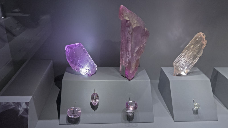 _RoughAndCut01Kunzite.jpg