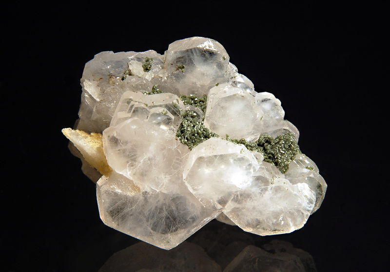 Apatite-(CaF) - Chhurka, Pakistan.jpg