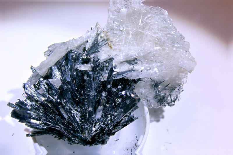 Barite and Stibnite.jpg