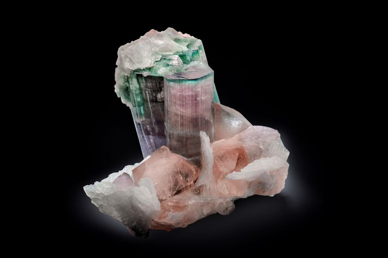Beryl (variety morganite)-MIM_Museum(2273-1).jpg