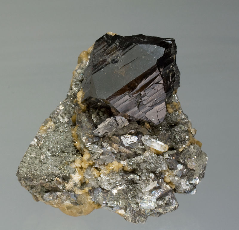 Cassiterite single crytal - Minas da Panasqueira_Aldeia de Sao Francisco de Assis_Covilha_Castelo Branco_Cova da Beira_Centro_Portugal.jpg