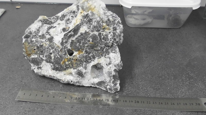 Cavity holding Cube mineral .JPG
