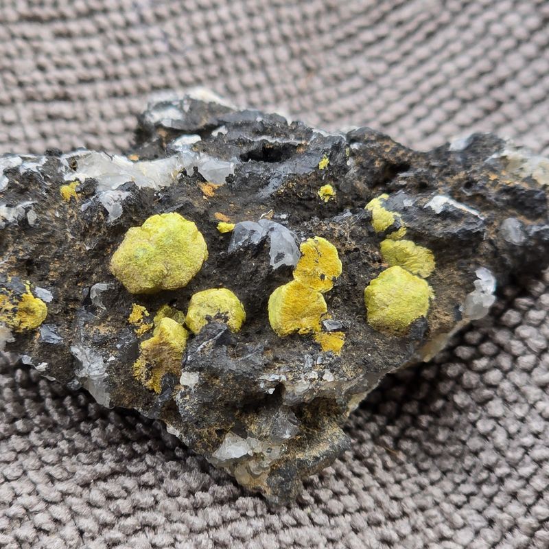 Dry Gill - Mimetite botryoidal growth P2.jpg