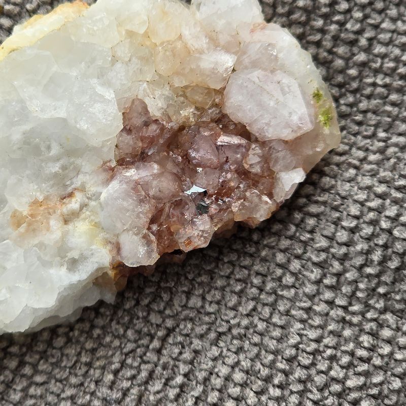 Dry Gill - Mystery crystal in quartz mass P1.jpg