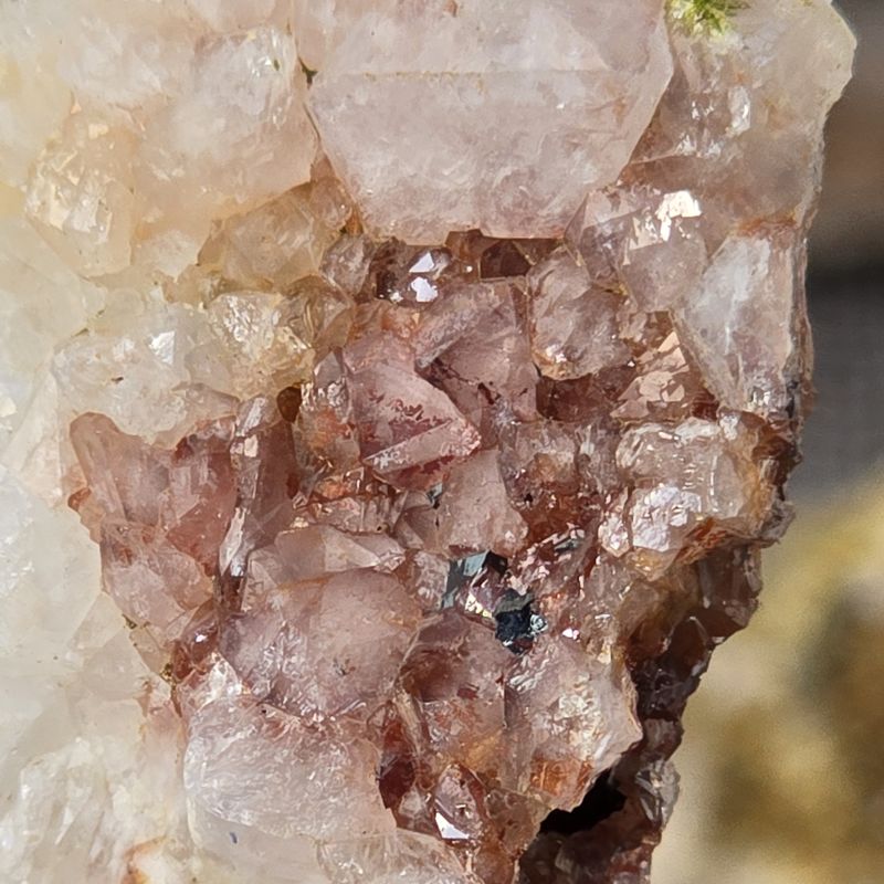 Dry Gill - Mystery crystal in quartz mass, P3.jpg