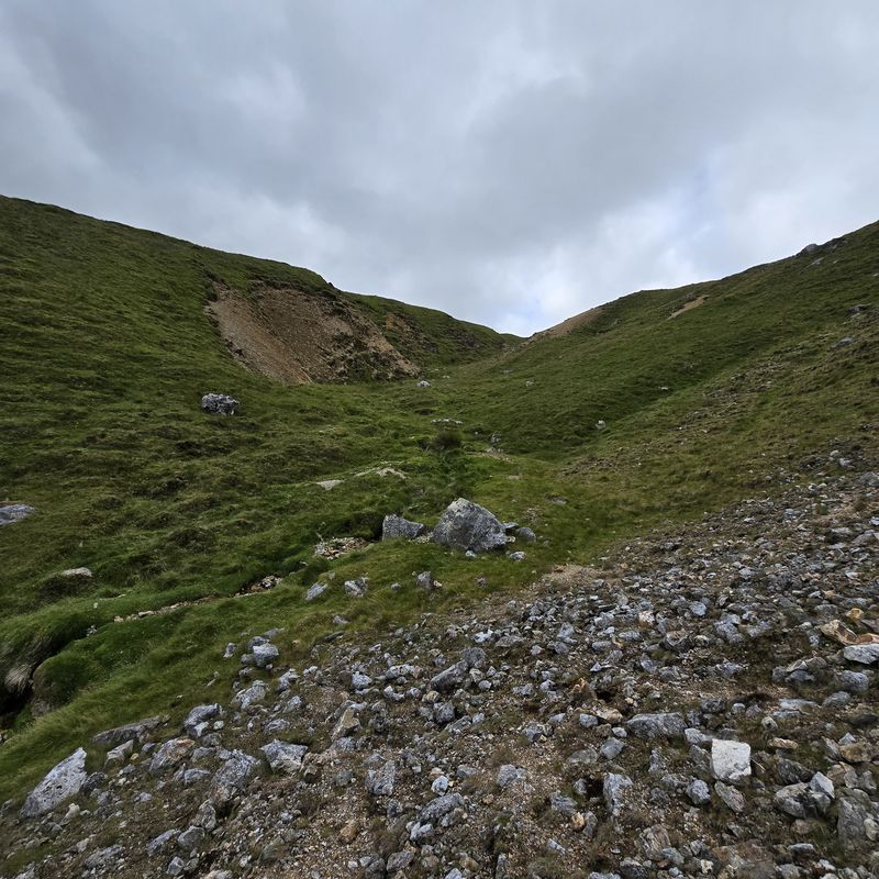 Dry Gill - View to quartz mineral zone to DG shale transition.jpg