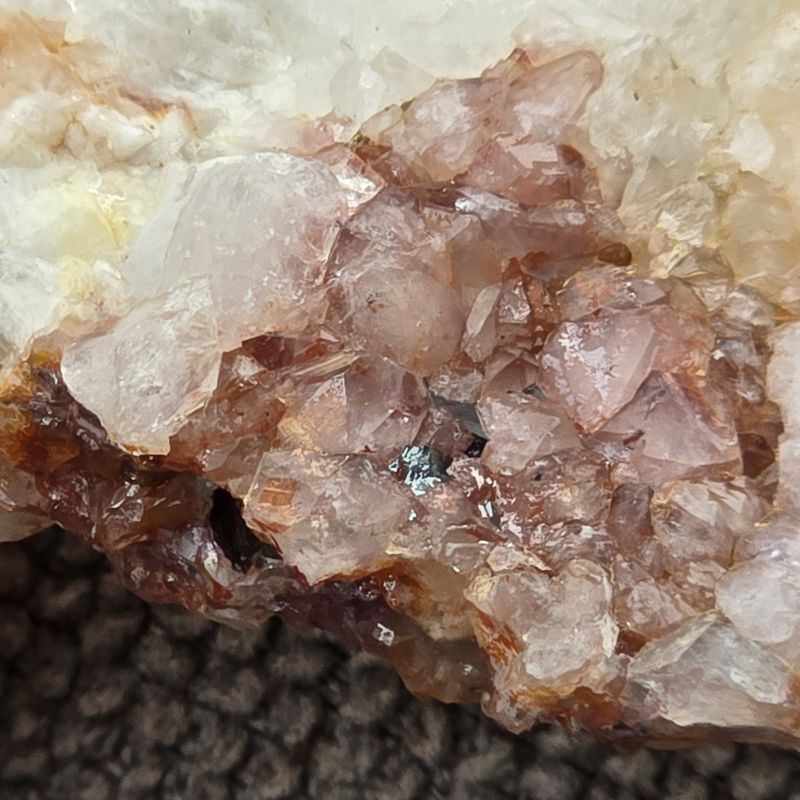Dry Gill- Mystery crystal in quartz mass P2.jpg