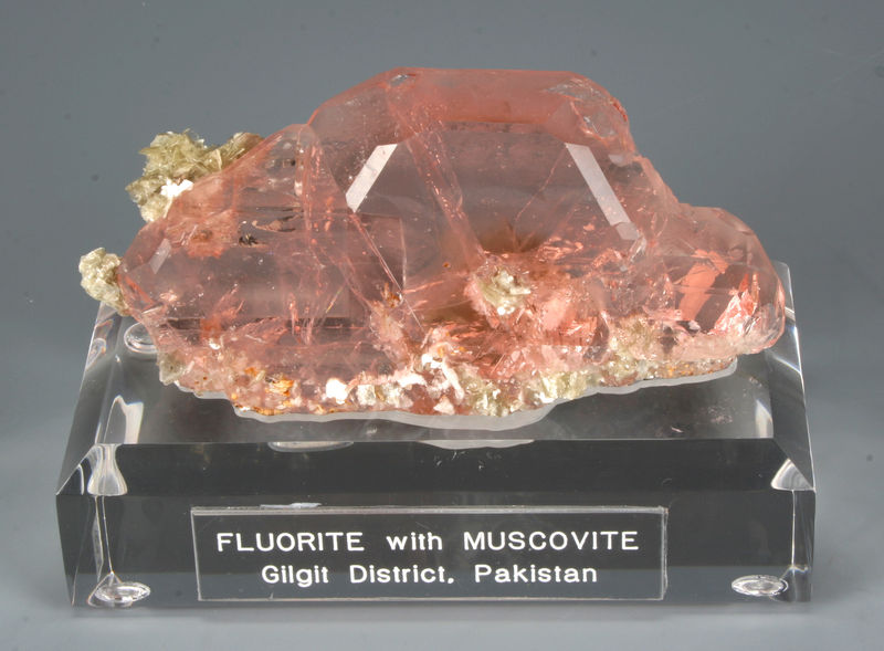 fluorite spinel.jpg