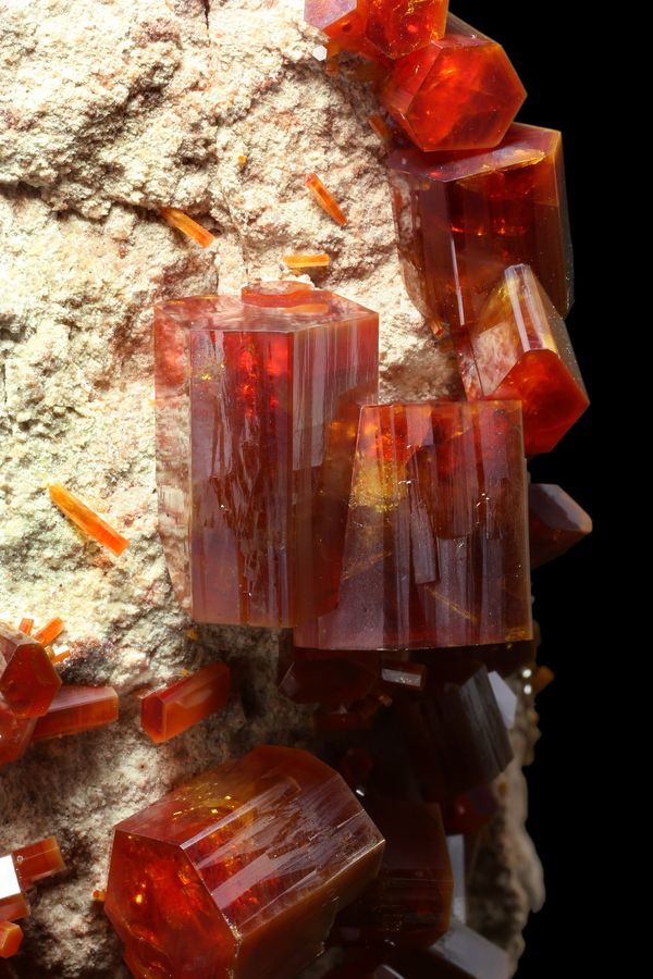 IMG_8812-Vanadinite-9mmxlBIS-Mibladen,Morocco-ELlorens.jpg