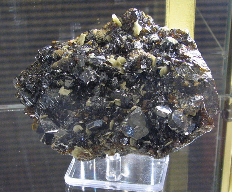 lm_bournonite_sphalerite_siderite_la_mure.jpg