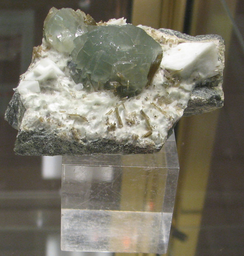 ls_prehnite_adulaire_epidote_byssolite.jpg