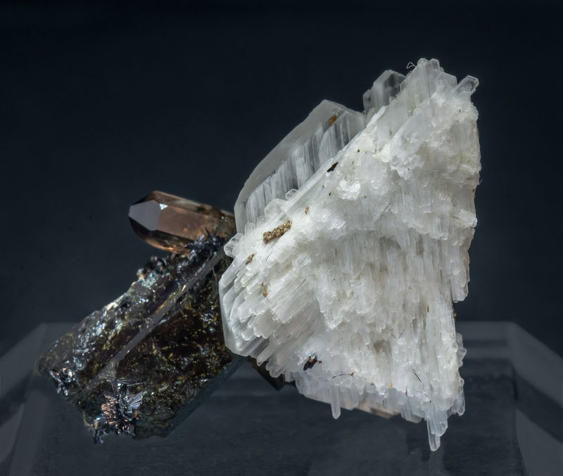 Munich Show - Mineralientage 2019 - Eudidymite with Aegirine - Mount Malosa_Malawi.jpg