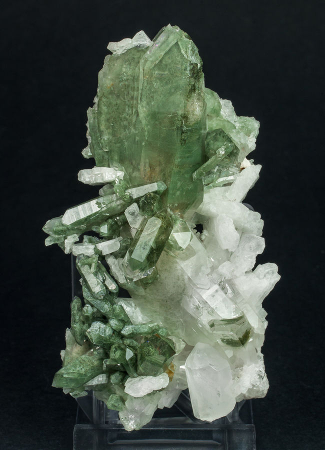 Quartz with Chlorite inclusions and Albite - Saint-Jean-de-Maurienne_Auvergne-Rhône-Alpes_France.jpg