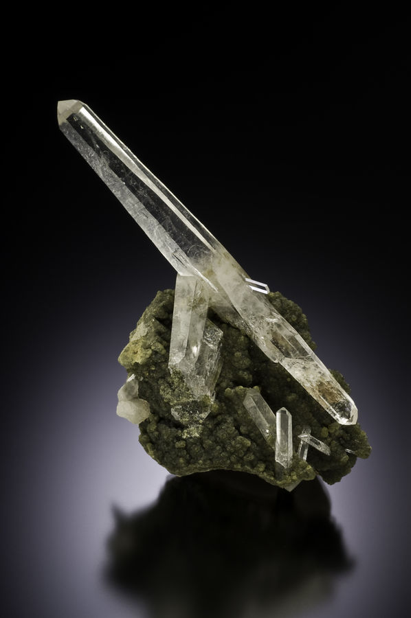 QuartzonAndradite.StanleyButte.Scovil2011-04-0087.jpg