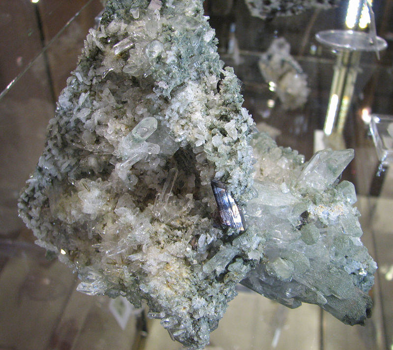 rc_quartz_axinite_epidote_rampe_commeres.jpg