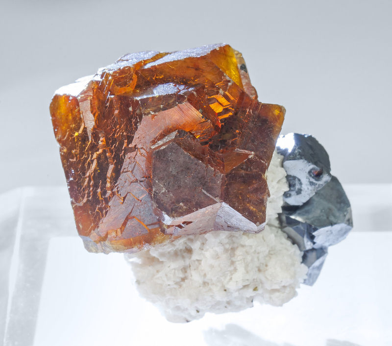 Sainte-Marie-aux-Mines 2022 - Sphalerite - Huxu mine_China-light.jpg