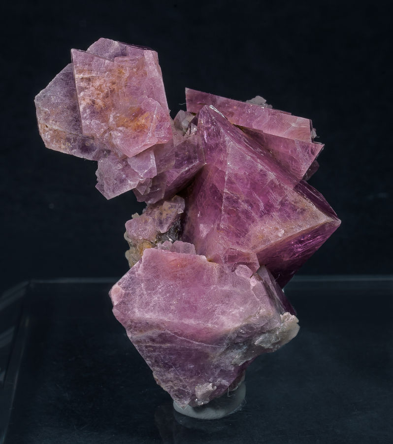 Spinel with Clintonite from An Phu, Luc_Yen_Vietnam.jpg