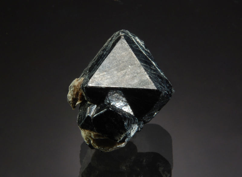 TN639 Spinel.jpg