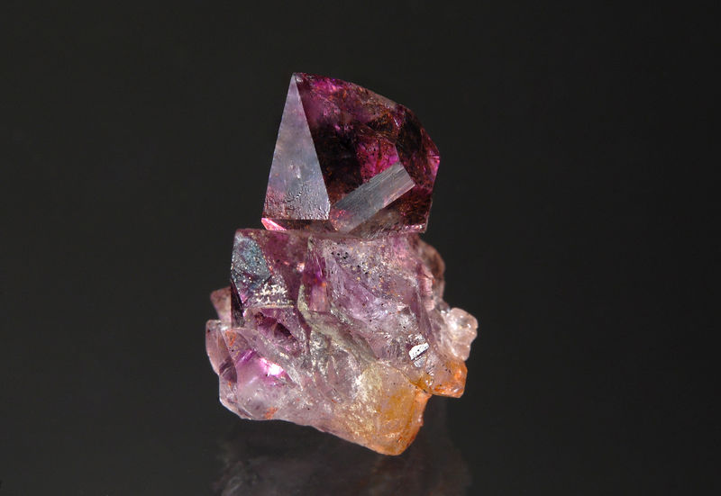 TN 676 Quartz var. amethyst - Tamil Nadu, Karur District, India.jpg