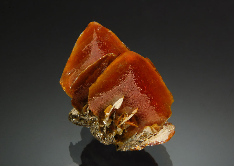 TN 680 Wulfenite - Jianshan Mine, Xinjiang, China.jpg