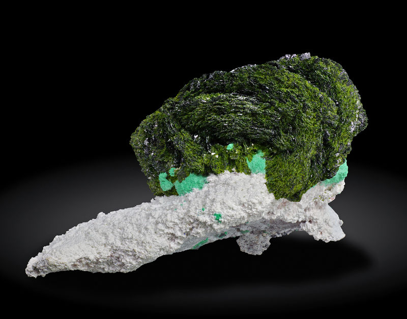 Volborthite with Malachite_Azurit and Dickite - Milpillas Mine_Sonora_Mexico-f.jpg