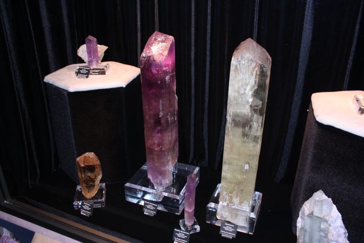 Tucson 2011 - Temporary exhibit of pegmatite minerals in Arizona University.jpg